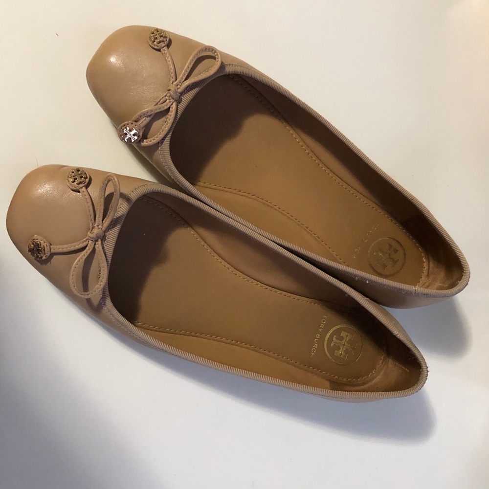 Tory Burch size 6.5 flat shoes nude color